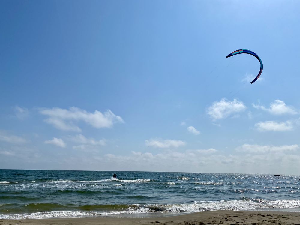A kite above the waves
